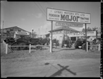 Lynas Motors Pty. Ltd display at the Perth Royal Show of Fordson Major tractors [picture]