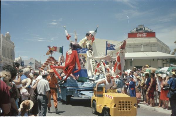 Gemellaggio the Fremantle-Italian Festival parade in South Terrace November 1990