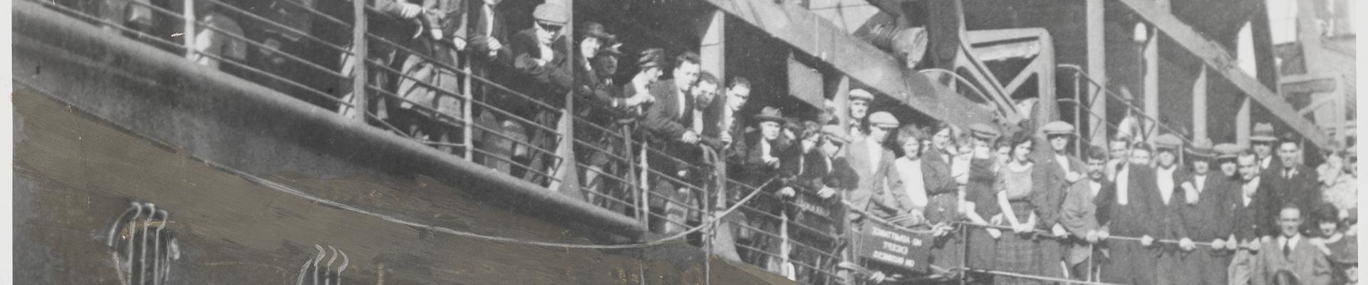 Black and white photo migrants arriving at Fremantle 1923