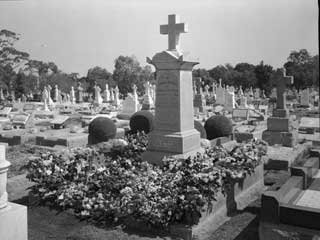 Grave of James Paxton Karrakatta 1950 234067pd