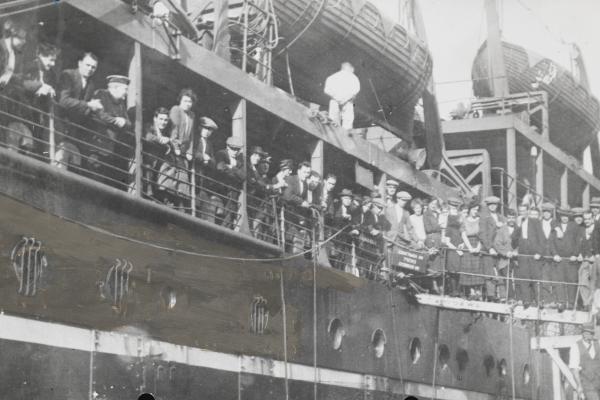 Black and white photo migrants arriving at Fremantle 1923