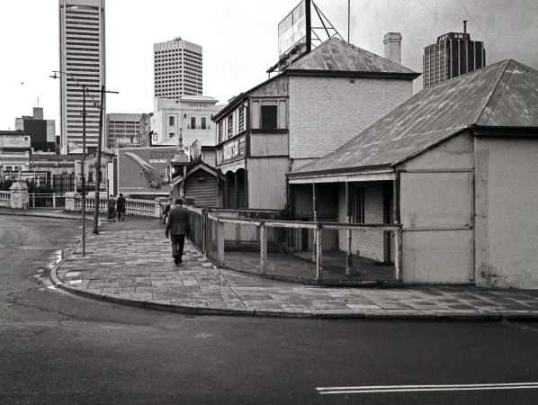 Old houses and former small shop on Beaufort Street corner Roe Street Perth ca1985